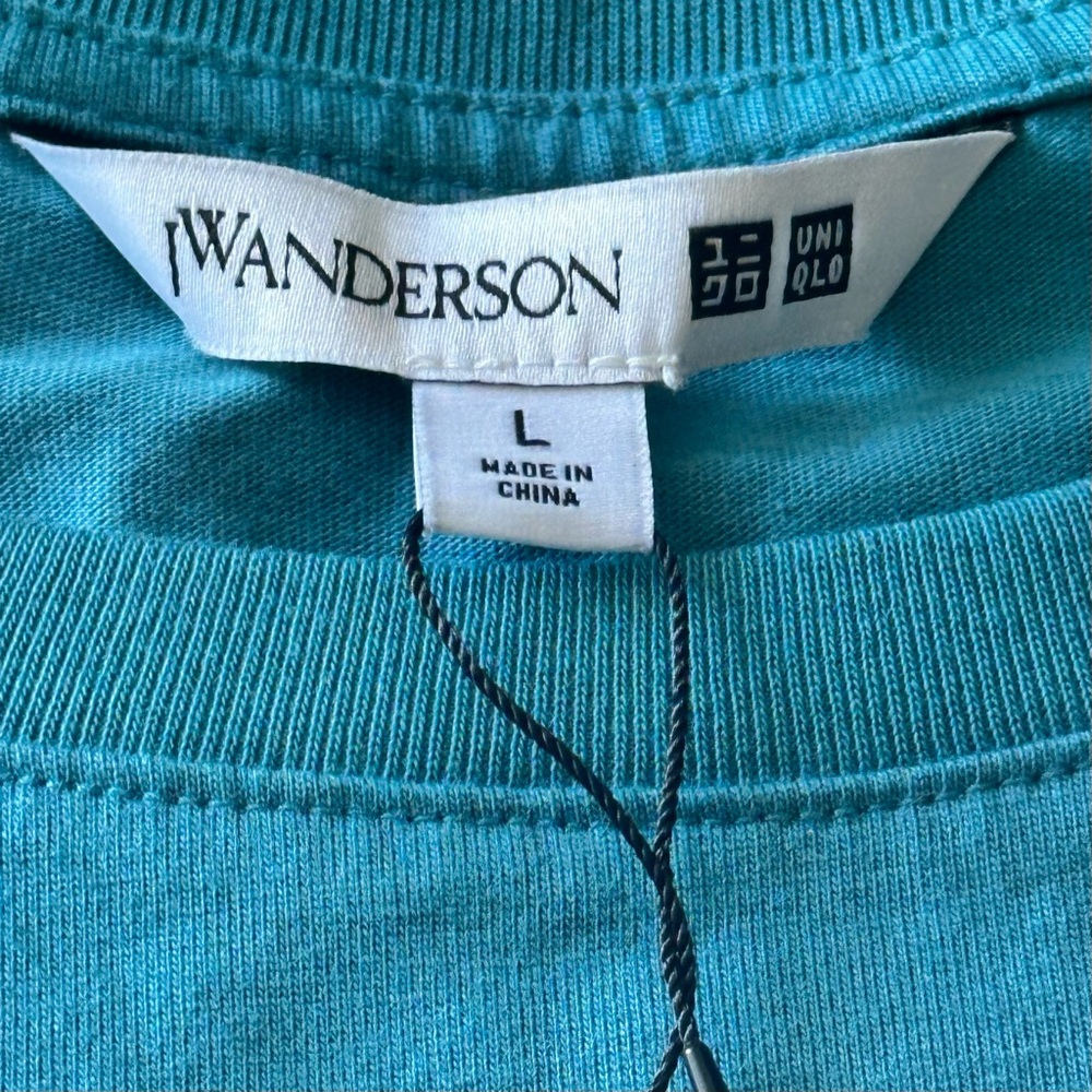 JW Anderson Uniqlo Flared Hem Asymmetrical Short Sleeve T-Shirt Top Large NWT - Picture 6 of 7